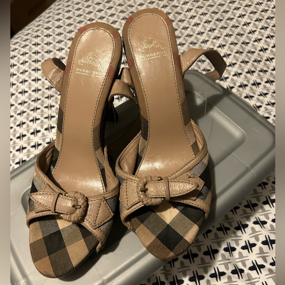 Vintage Burberry heels (100% Authentic) - Picture 1 of 7
